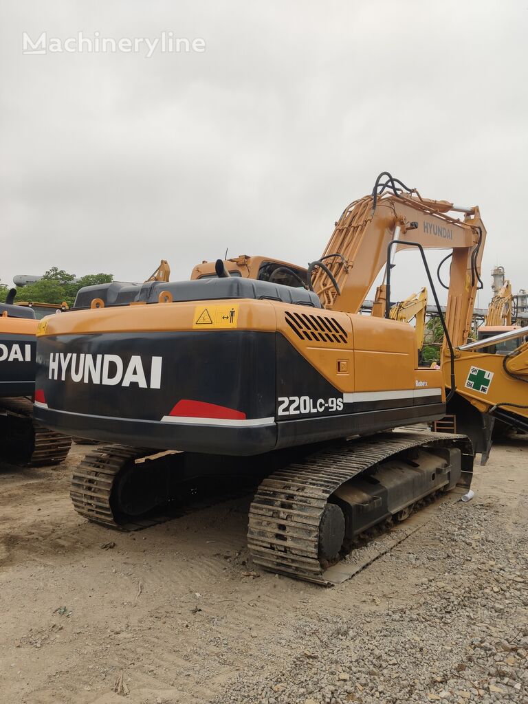 гусеничный экскаватор Hyundai R220 Excavator 220lc-9