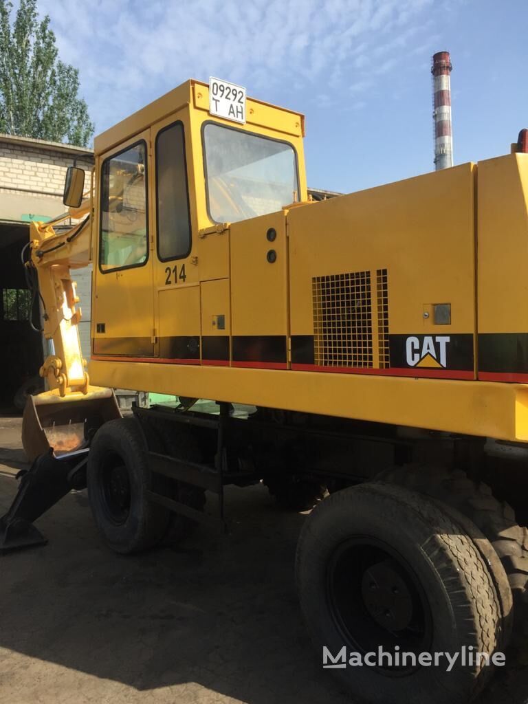 колесный экскаватор Caterpillar 214